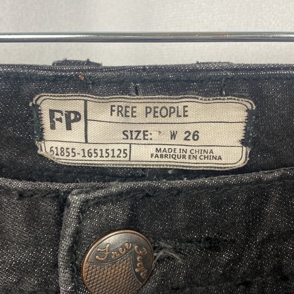 Free People Distressed Faded Black Raw Hem Knee Cut Skinny Jeans - Size 26 - Picture 4 of 13